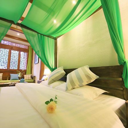 Peter Goullart Boutique Inn Lijiang  Bagian luar foto